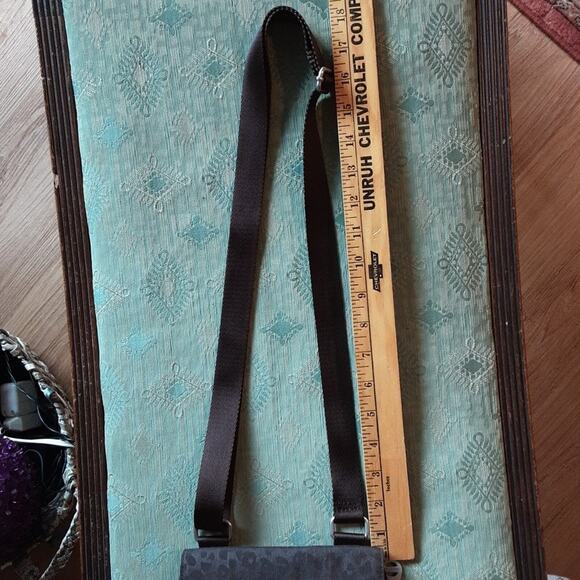 Baggallini NEW Tokyo Mini Brown Leopard Print Zipper Chrome Turn-Lock Crossbody - Picture 8 of 12